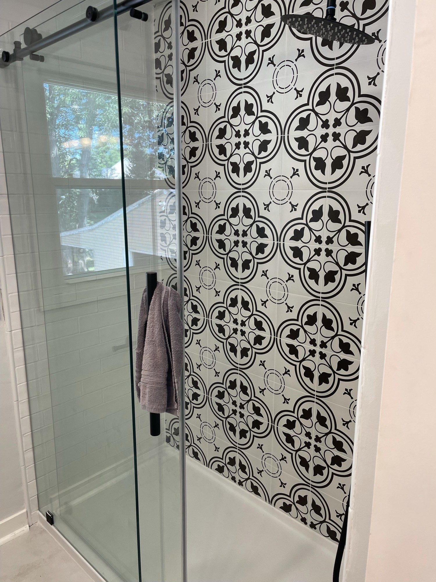 Walk-in shower with patterned tile